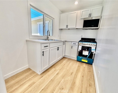 910 Acacia Avenue - Photo Thumbnail 17