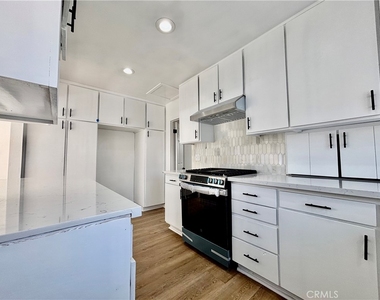 910 Acacia Avenue - Photo Thumbnail 7