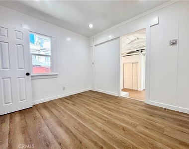910 Acacia Avenue - Photo Thumbnail 8