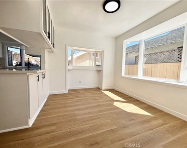 910 Acacia Avenue - Photo Thumbnail 3