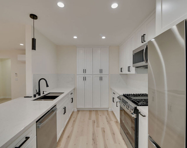 928 N San Vicente Boulevard - Photo Thumbnail 5