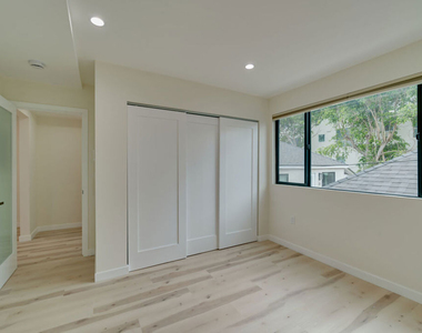 928 N San Vicente Boulevard - Photo Thumbnail 11