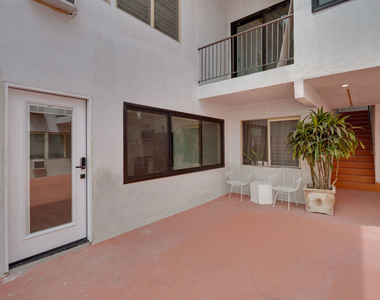 928 N San Vicente Boulevard - Photo Thumbnail 14