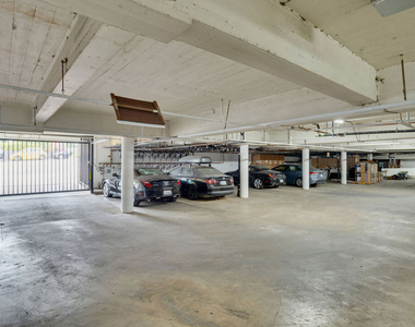 928 N San Vicente Boulevard - Photo Thumbnail 13