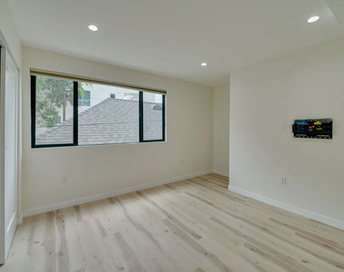 928 N San Vicente Boulevard - Photo Thumbnail 8