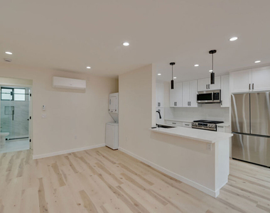928 N San Vicente Boulevard - Photo Thumbnail 3