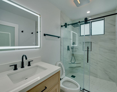 928 N San Vicente Boulevard - Photo Thumbnail 7