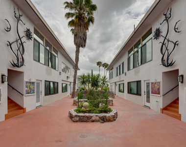 928 N San Vicente Boulevard - Photo Thumbnail 15