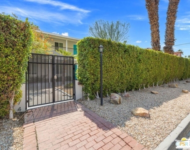 1674 S Via Salida - Photo Thumbnail 4