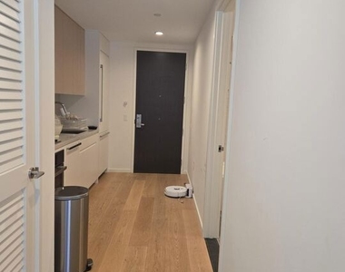 877 Francisco Street - Photo Thumbnail 4