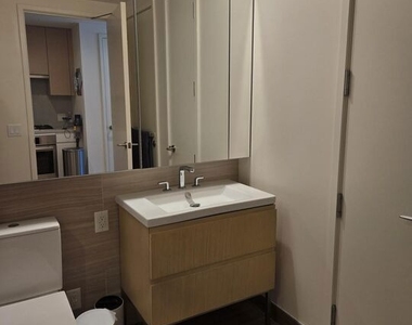 877 Francisco Street - Photo Thumbnail 3