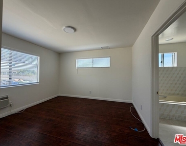 2240 Crenshaw Boulevard - Photo Thumbnail 4