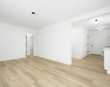 4555 Acacia Avenue - Photo Thumbnail 8