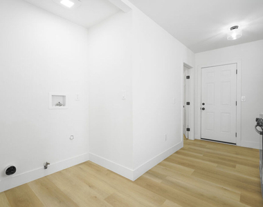 4555 Acacia Avenue - Photo Thumbnail 11