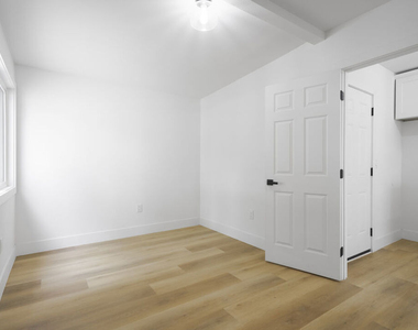 4555 Acacia Avenue - Photo Thumbnail 13