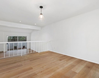 1550 Palisades Drive - Photo Thumbnail 9