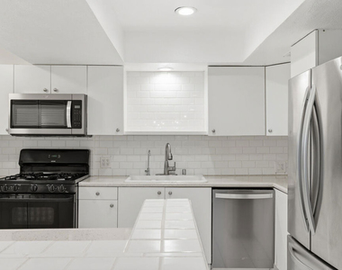 1037 N Vista Street - Photo Thumbnail 7
