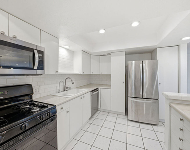 1037 N Vista Street - Photo Thumbnail 8