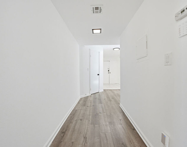 1037 N Vista Street - Photo Thumbnail 3