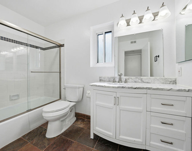 1037 N Vista Street - Photo Thumbnail 14