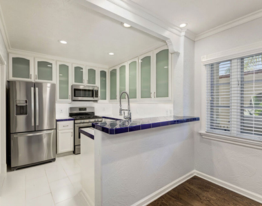 910 Alfred Street - Photo Thumbnail 11