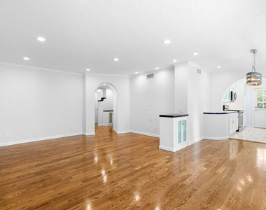 910 Alfred Street - Photo Thumbnail 8