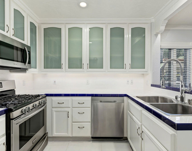 910 Alfred Street - Photo Thumbnail 10
