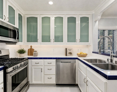 910 Alfred Street - Photo Thumbnail 9