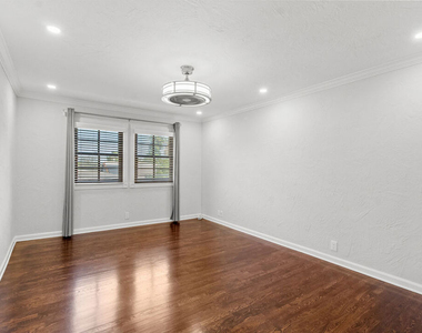 1118 Cardiff Avenue - Photo Thumbnail 20
