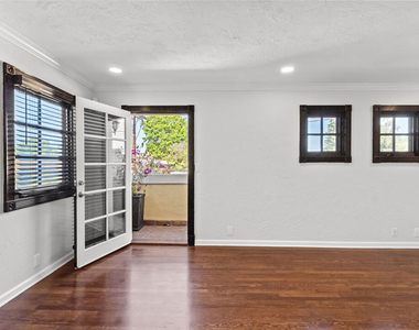 1118 Cardiff Avenue - Photo Thumbnail 3
