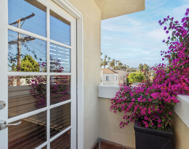 1118 Cardiff Avenue - Photo Thumbnail 9
