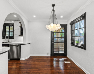 1118 Cardiff Avenue - Photo Thumbnail 14