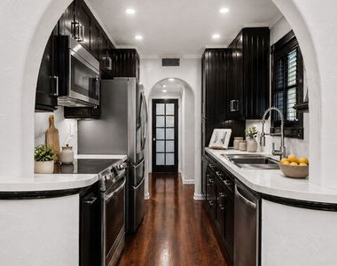 1118 Cardiff Avenue - Photo Thumbnail 10