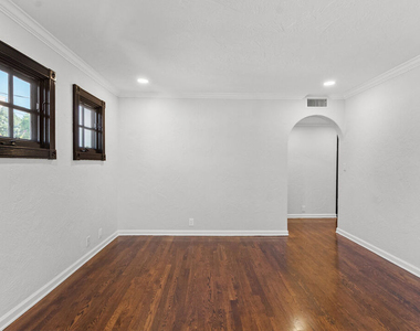 1118 Cardiff Avenue - Photo Thumbnail 6