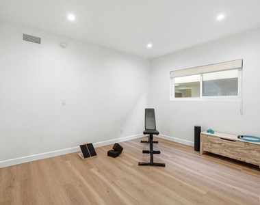 324 S Elm Drive - Photo Thumbnail 19