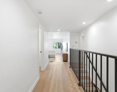 324 S Elm Drive - Photo Thumbnail 4