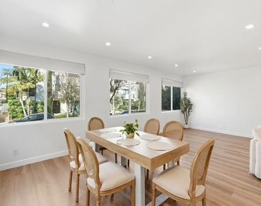 324 S Elm Drive - Photo Thumbnail 8