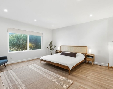 324 S Elm Drive - Photo Thumbnail 14