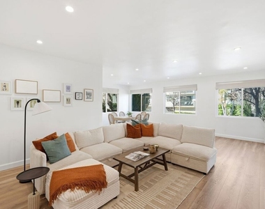 324 S Elm Drive - Photo Thumbnail 7