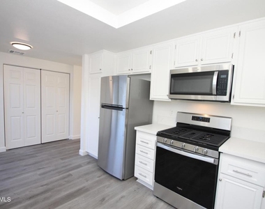 291 Green Moor Place - Photo Thumbnail 5
