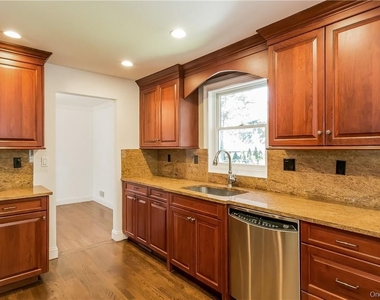 20 Walker Avenue - Photo Thumbnail 3
