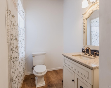 606 E Jericho Turnpike - Photo Thumbnail 10