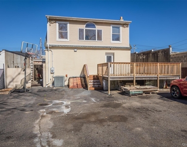 606 E Jericho Turnpike - Photo Thumbnail 16