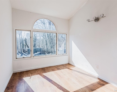 606 E Jericho Turnpike - Photo Thumbnail 13