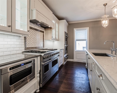 606 E Jericho Turnpike - Photo Thumbnail 2