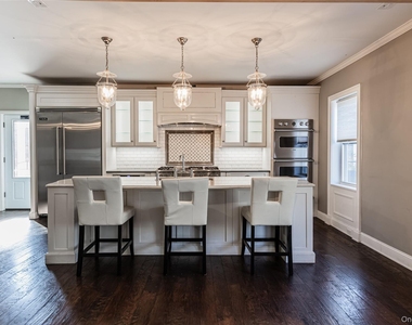 606 E Jericho Turnpike - Photo Thumbnail 4