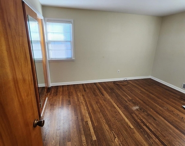 2105 Murray Avenue - Photo Thumbnail 9