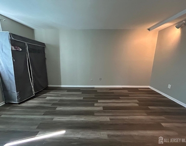 205 College Drive - Photo Thumbnail 4