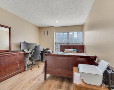55 Guisborough Way - Photo Thumbnail 9