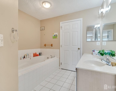 55 Guisborough Way - Photo Thumbnail 7